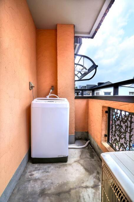Apartamento 鶴橋駅徒歩2分 トイレ浴室複数あり3階建て一軒家車庫付き Osaka Exterior foto