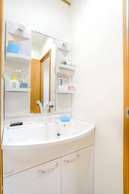 Apartamento 鶴橋駅徒歩2分 トイレ浴室複数あり3階建て一軒家車庫付き Osaka Exterior foto