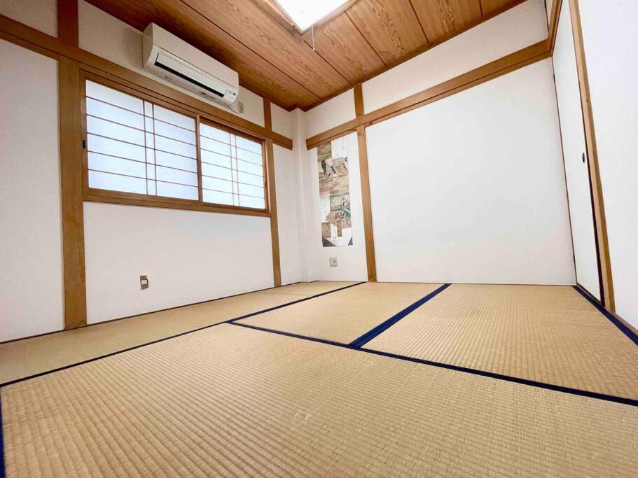 Apartamento 鶴橋駅徒歩2分 トイレ浴室複数あり3階建て一軒家車庫付き Osaka Exterior foto