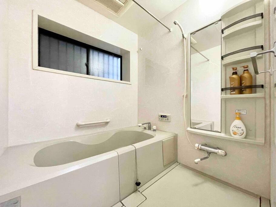 Apartamento 鶴橋駅徒歩2分 トイレ浴室複数あり3階建て一軒家車庫付き Osaka Exterior foto