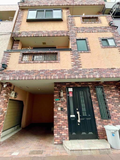 Apartamento 鶴橋駅徒歩2分 トイレ浴室複数あり3階建て一軒家車庫付き Osaka Exterior foto