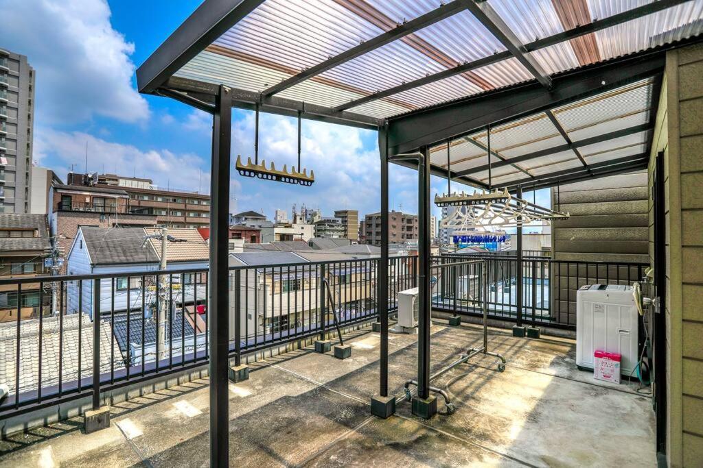 Apartamento 鶴橋駅徒歩2分 トイレ浴室複数あり3階建て一軒家車庫付き Osaka Exterior foto